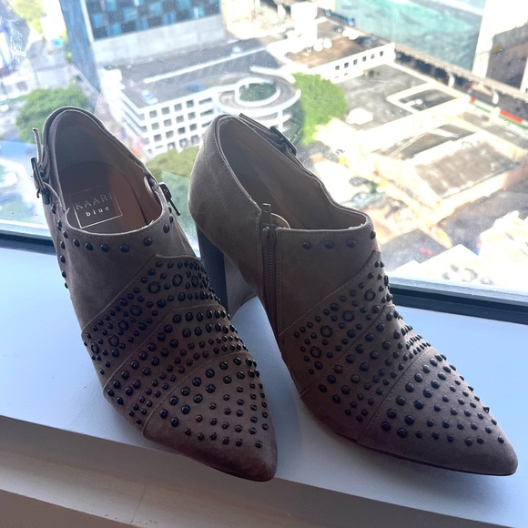 Kaari Blue Beige Pumps - Picture 1 of 4